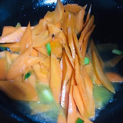 胡萝卜丝炒瘦肉的家常做法，瘦肉胡萝卜丝怎么炒（#一学就会快手菜#五花肉炒胡萝卜）