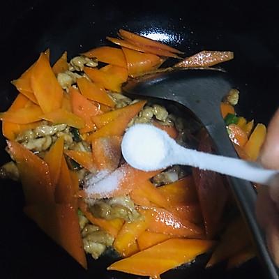胡萝卜丝炒瘦肉的家常做法，瘦肉胡萝卜丝怎么炒（#一学就会快手菜#五花肉炒胡萝卜）