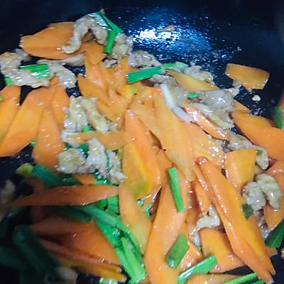 胡萝卜丝炒瘦肉的家常做法，瘦肉胡萝卜丝怎么炒（#一学就会快手菜#五花肉炒胡萝卜）