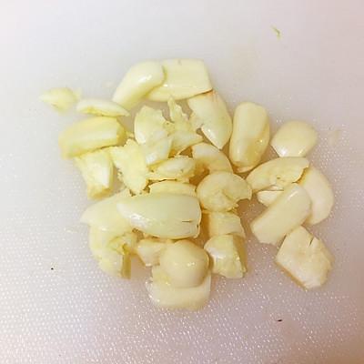 腊肉炒辣椒怎么做好吃，腊肉跟辣椒怎么炒（农家辣椒青蒜炒腊肉）