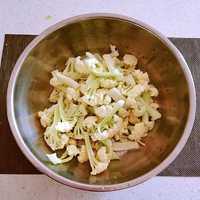 做花菜番茄色拉步骤，蔬菜沙拉做法（据说这个时候吃#东古家味美食#番茄花椰菜）