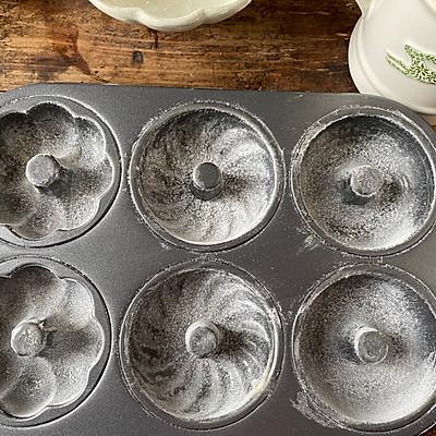 巧克力甜甜圈的制作方法窍门，巧克力甜甜圈的制作方法窍门英语（香浓美味的圣诞巧克力甜甜圈）