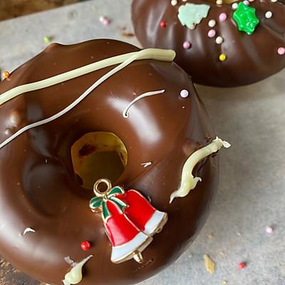 巧克力甜甜圈的制作方法窍门，巧克力甜甜圈的制作方法窍门英语（香浓美味的圣诞巧克力甜甜圈）