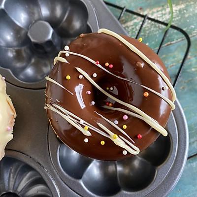 巧克力甜甜圈的制作方法窍门，巧克力甜甜圈的制作方法窍门英语（香浓美味的圣诞巧克力甜甜圈）