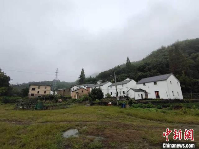 孕妇梦见下雨，孕妇梦见下雨是什么意思（一个高山村的寻“富”路）