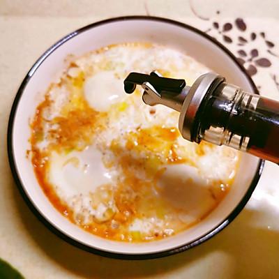 卧鸡蛋是开水还是凉水，卧鸡蛋怎么才能不飞（#东古家味美食#家味酱卧鸡蛋）