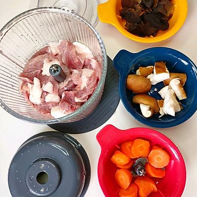 香菇木耳，#一学就会快手菜#胡萝卜香菇黑木耳猪肉馅（香菇木耳冬瓜汤的功效与作用）