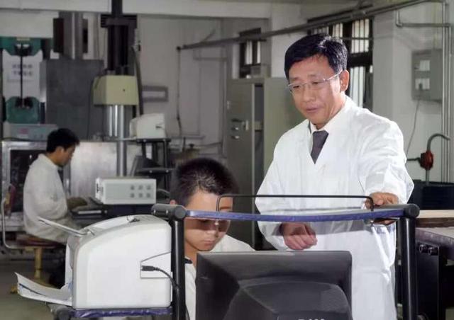 一株什么的小草，“我是高原冻土路上的一株‘小草’”