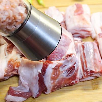 蒸烤箱烤羊排的方法步骤，#一学就会快手菜#家庭烤羊排