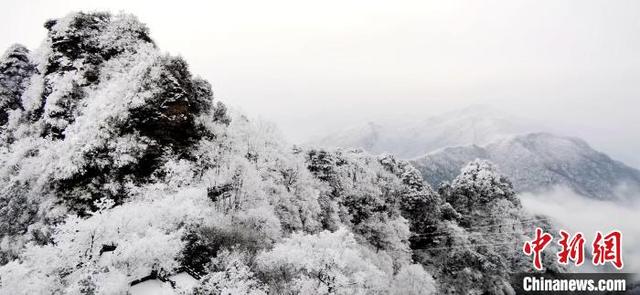 武当山海拔多少米，武当山在哪里（湖北武当山雪景美如画）