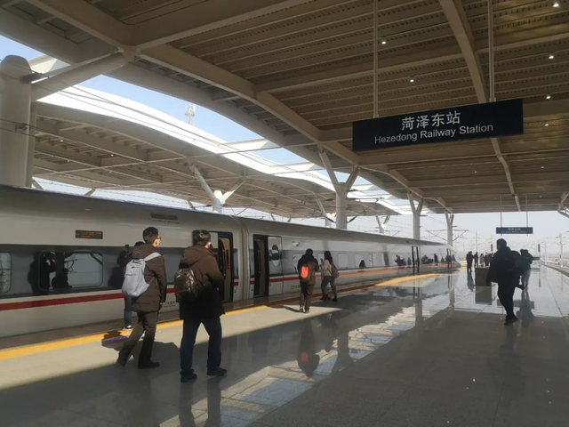 菏泽的高铁是什么时候开通的，菏泽到厦门1个多小时