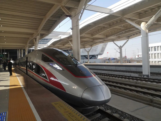 菏泽的高铁是什么时候开通的，菏泽到厦门1个多小时