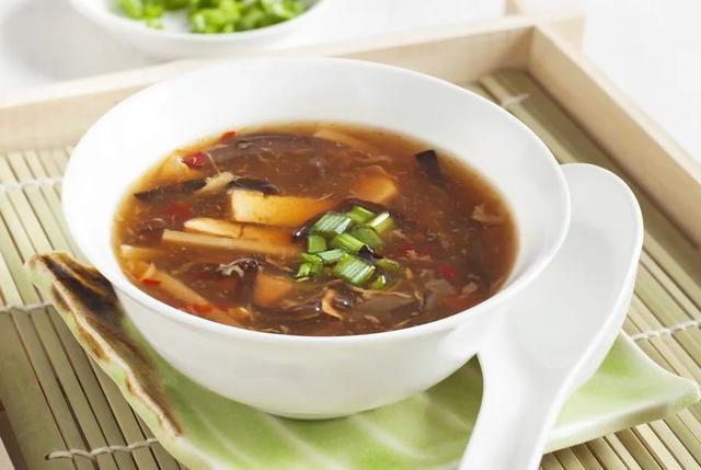 白萝卜水怎么煮，宝宝喝白萝卜水怎么煮（一月一碗汤，不用医生忙）