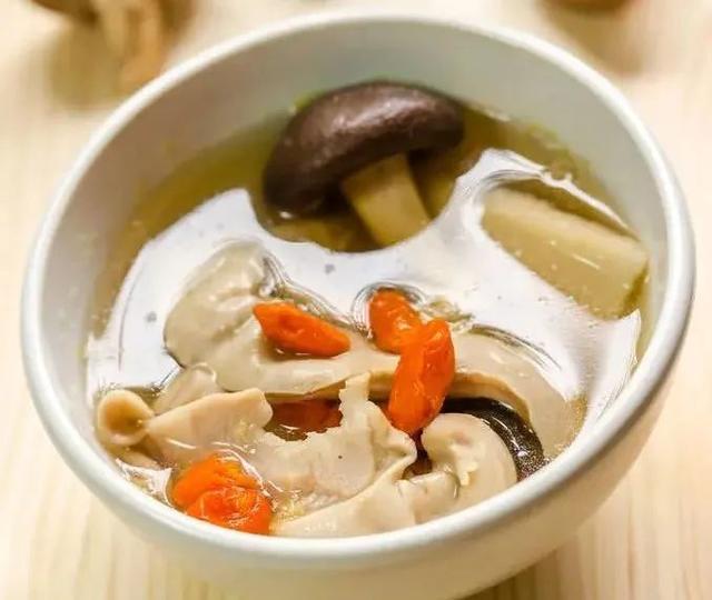 白萝卜水怎么煮，宝宝喝白萝卜水怎么煮（一月一碗汤，不用医生忙）