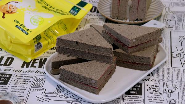 黑芝麻酱怎么吃好吃，黑芝麻酱怎么吃好吃窍门（#健康甜蜜烘焙料理#黑芝麻果酱蛋糕三明治）