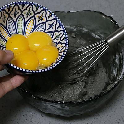 黑芝麻酱怎么吃好吃，黑芝麻酱怎么吃好吃窍门（#健康甜蜜烘焙料理#黑芝麻果酱蛋糕三明治）