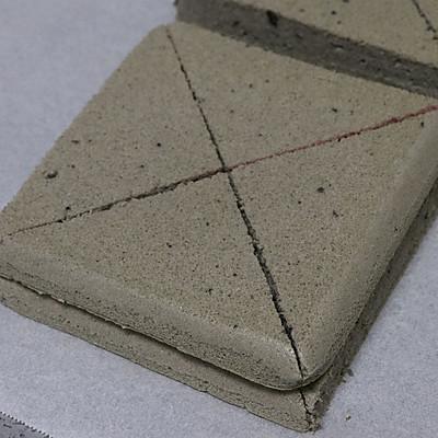 黑芝麻酱怎么吃好吃，黑芝麻酱怎么吃好吃窍门（#健康甜蜜烘焙料理#黑芝麻果酱蛋糕三明治）