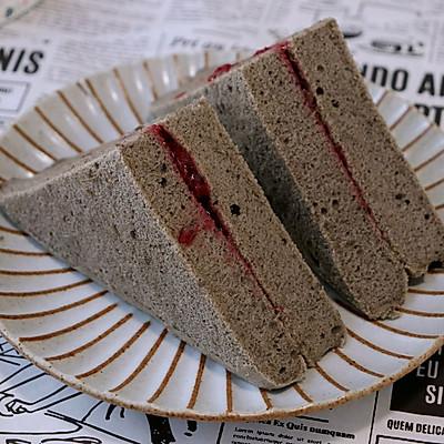 黑芝麻酱怎么吃好吃，黑芝麻酱怎么吃好吃窍门（#健康甜蜜烘焙料理#黑芝麻果酱蛋糕三明治）