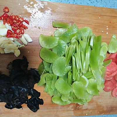 清炒笋片的做法，清炒莴笋片的做法（你一定要学的清炒木耳胡萝卜笋片）