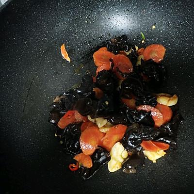 清炒笋片的做法，清炒莴笋片的做法（你一定要学的清炒木耳胡萝卜笋片）