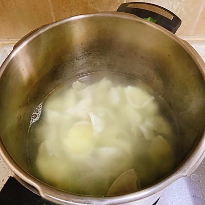 简单的云吞怎么做，简单的云吞怎么做才好吃（仓库里挖出来的馄饨）