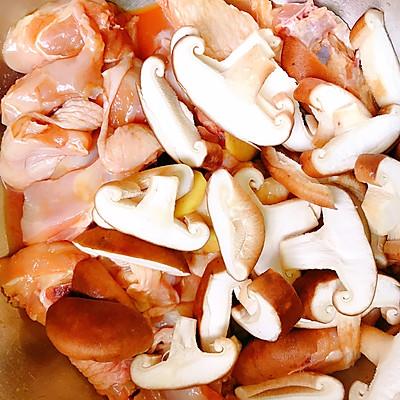 四川香菇滑鸡的做法，四川香菇滑鸡的做法大全（#一学就会快手菜#香菇蒸滑鸡）