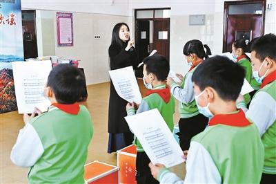 长城外面是故乡，长城谣歌词（摇啊摇，摇到金海唱《长城谣》）