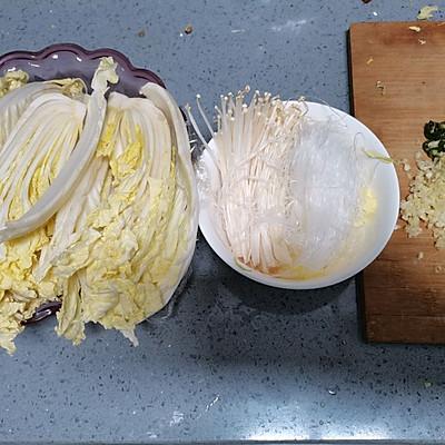 蒜蓉娃娃菜怎么做，娃娃菜怎么做好吃简单（百吃不厌的蒜蓉粉丝娃娃菜）