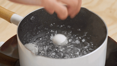 白酒可以煮鸡蛋吗，白酒可以煮鸡蛋吗（牛奶鸡蛋醪糟暖胃养颜小甜品）