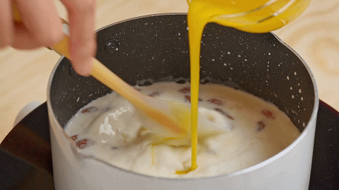 白酒可以煮鸡蛋吗，白酒可以煮鸡蛋吗（牛奶鸡蛋醪糟暖胃养颜小甜品）