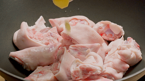 孕妇可以吃猪蹄吗，猪脚炖什么适合孕妇吃（吃一次想十次的下饭菜盐焗猪手）