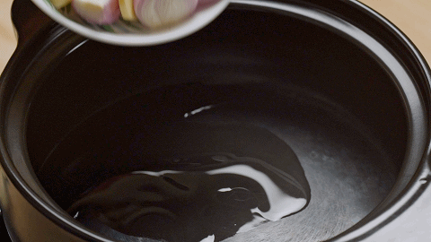 孕妇可以吃猪蹄吗，猪脚炖什么适合孕妇吃（吃一次想十次的下饭菜盐焗猪手）