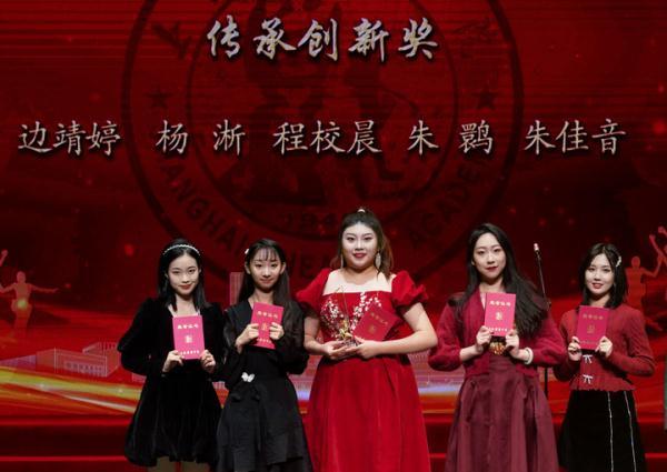 四字古风诗意的战队名字大全，4个字有诗意的战队名字有哪些（何以让几个“00后”女孩一夜走红）