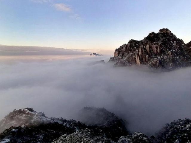 三清山在哪里，三清山坐落于哪里（江西上饶：银装素裹三清山）