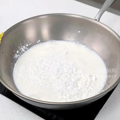 草莓奶冻做法，冬天吃草莓奶冻，暖身又暖心