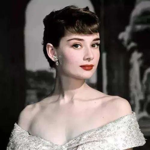 tf口红哪个颜色好看 tf口红最火色号排名，tf口红哪个颜色好看（9支热门色号，闭眼买都错不了）