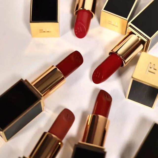 tf口红哪个颜色好看 tf口红最火色号排名，tf口红哪个颜色好看（9支热门色号，闭眼买都错不了）