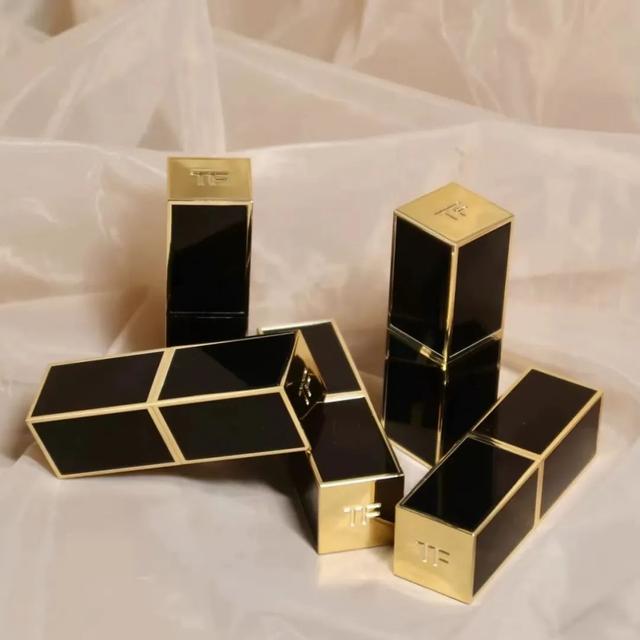 tf口红哪个颜色好看 tf口红最火色号排名，tf口红哪个颜色好看（9支热门色号，闭眼买都错不了）