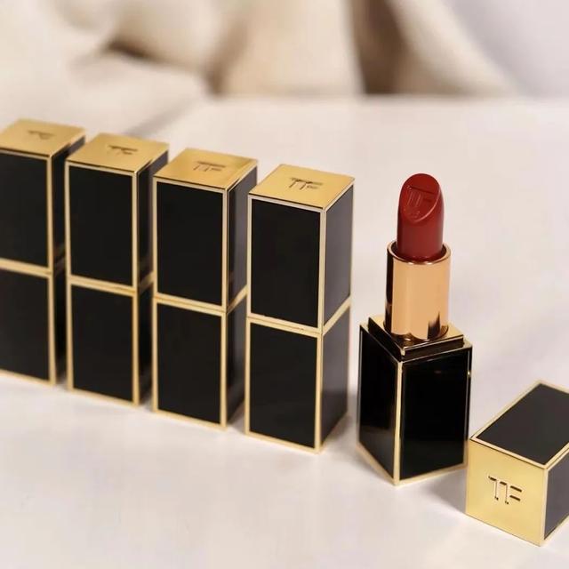 tf口红哪个颜色好看 tf口红最火色号排名，tf口红哪个颜色好看（9支热门色号，闭眼买都错不了）