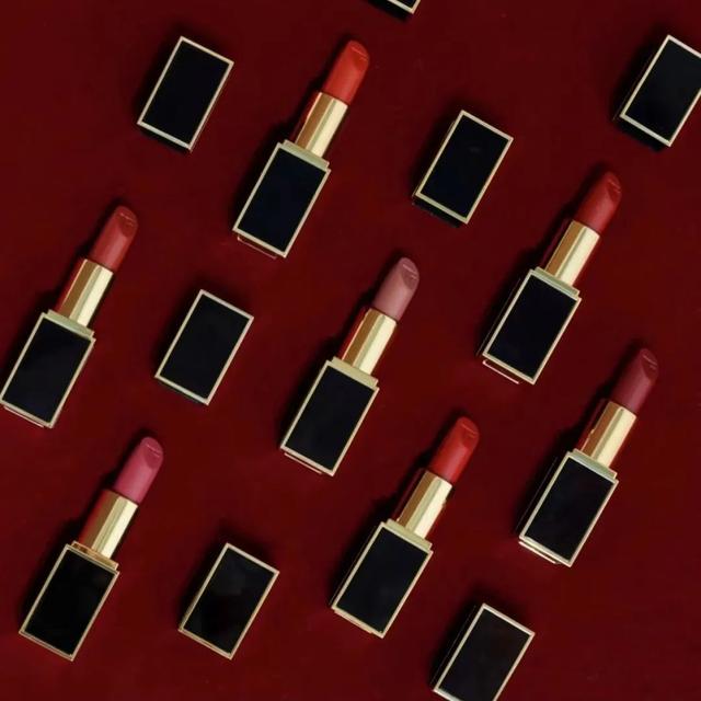 tf口红哪个颜色好看 tf口红最火色号排名，tf口红哪个颜色好看（9支热门色号，闭眼买都错不了）