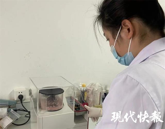 一根烤肠的热量，烤肠的热量（10根炸淀粉肠约等于吃了5碗饭）