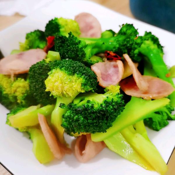 香肠炒什么好吃，香辣火腿肠的做法大全（这道我最拿手的西兰花炒香肠）