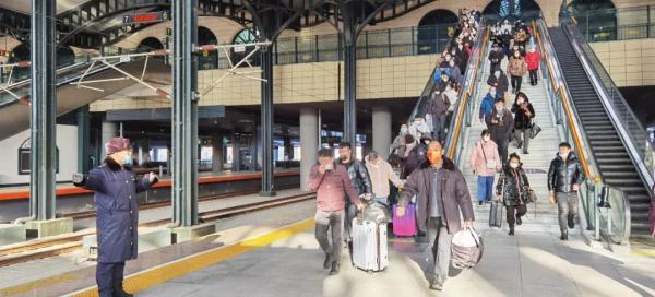 网上购票几点开始，12306购票时间（12306将延长售票时间）