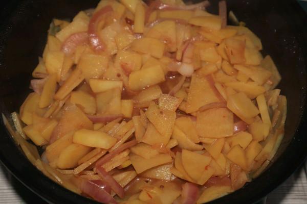 怎么炒洋芋，红烧洋芋最简单的做法（百吃不厌的减配炒土豆片）