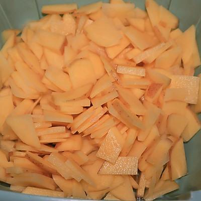 怎么炒洋芋，红烧洋芋最简单的做法（百吃不厌的减配炒土豆片）