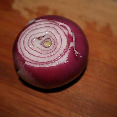 怎么炒洋芋，红烧洋芋最简单的做法（百吃不厌的减配炒土豆片）