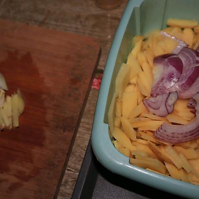 怎么炒洋芋，红烧洋芋最简单的做法（百吃不厌的减配炒土豆片）