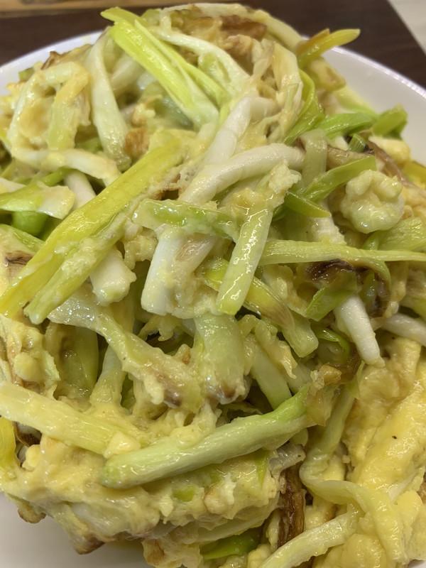 韭黄炒鸡蛋，韭菜炒鸡蛋能减肥吗（滑蛋炒韭黄一上桌）