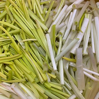 韭黄炒鸡蛋，韭菜炒鸡蛋能减肥吗（滑蛋炒韭黄一上桌）