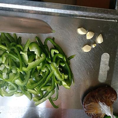 青椒肉丝怎么炒才好吃，炒肉丝怎么炒嫩（吃一次就念念不忘的青椒炒肉丝）